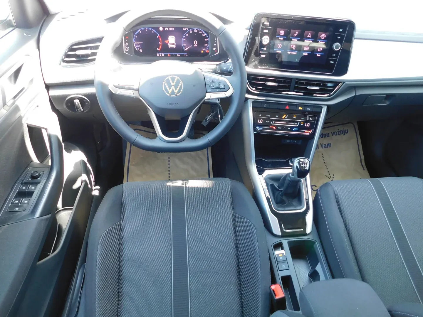12830 volkswagen t-roc 1.0 tsi 4life - slika 10