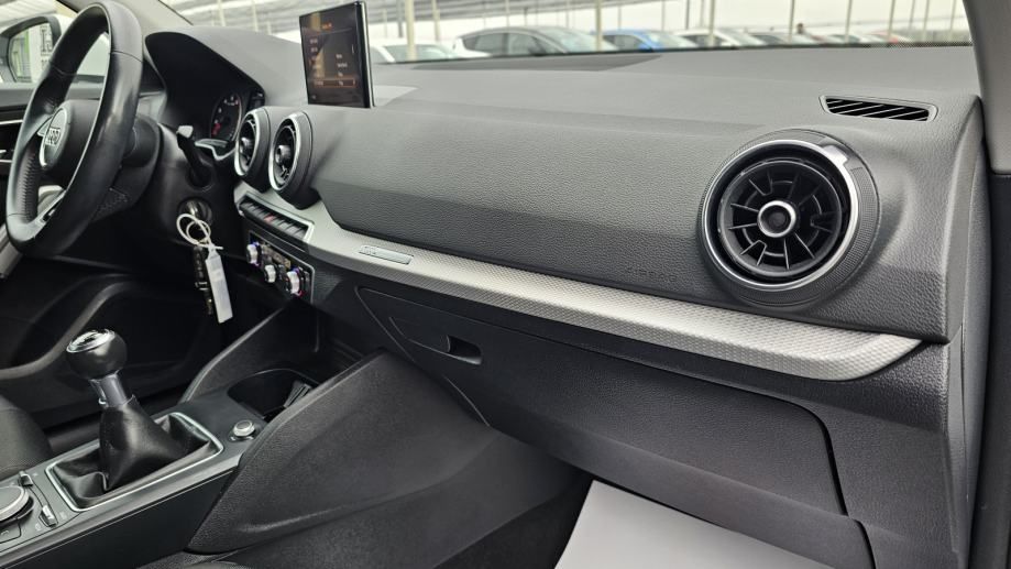 audi q2 1,0 tfsi,climtronic,tempomat,pdc,alu,43000km,hr auto,reg.9/25 - slika 17