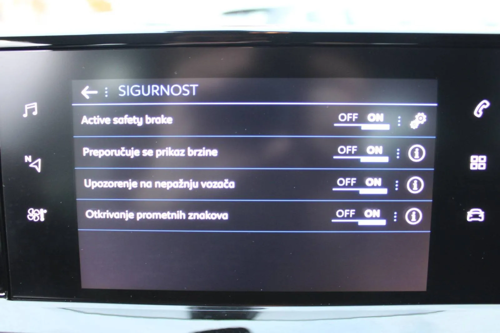peugeot 2008 1.2 puretech automatik *led, navigacija* - slika 9