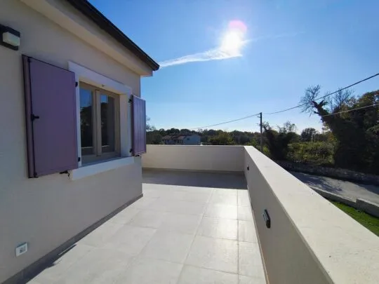 moderna vila s bazenom u blizini plaže marčana - slika 12