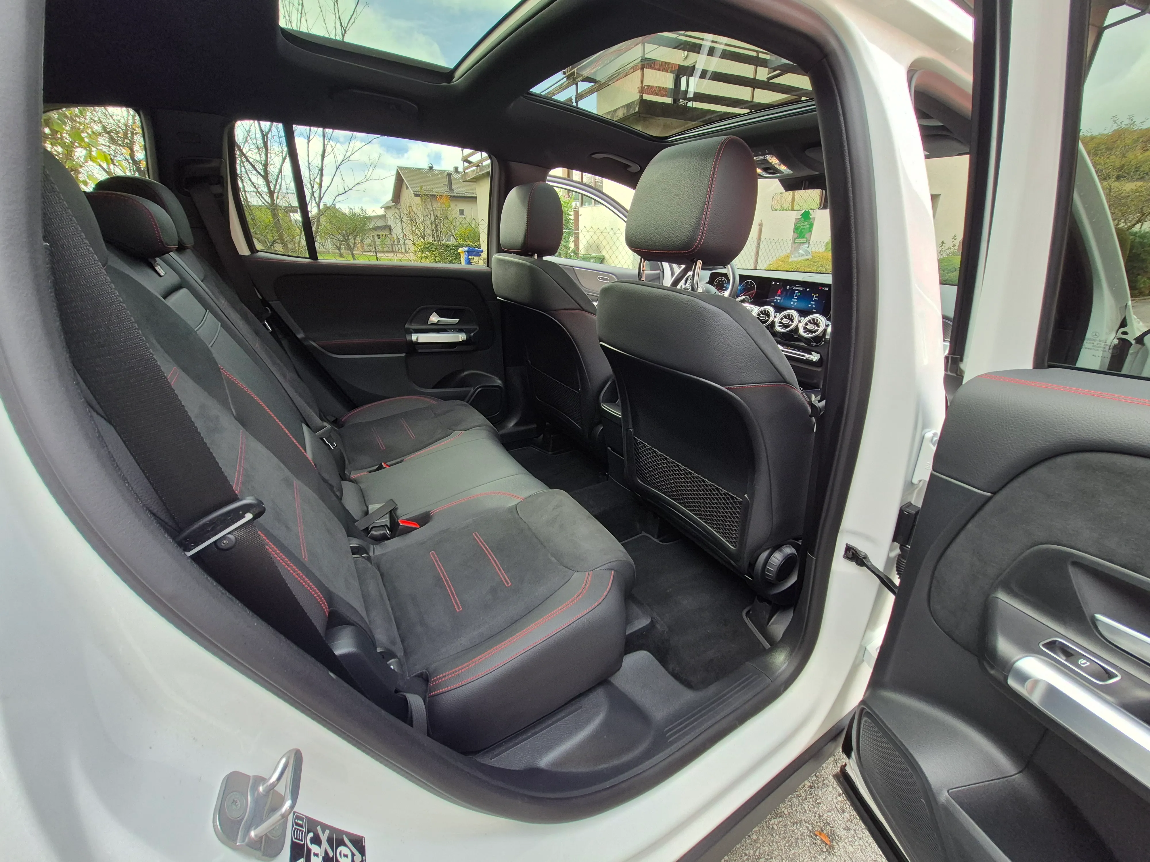 mercedes glb 200d-amg - slika 10