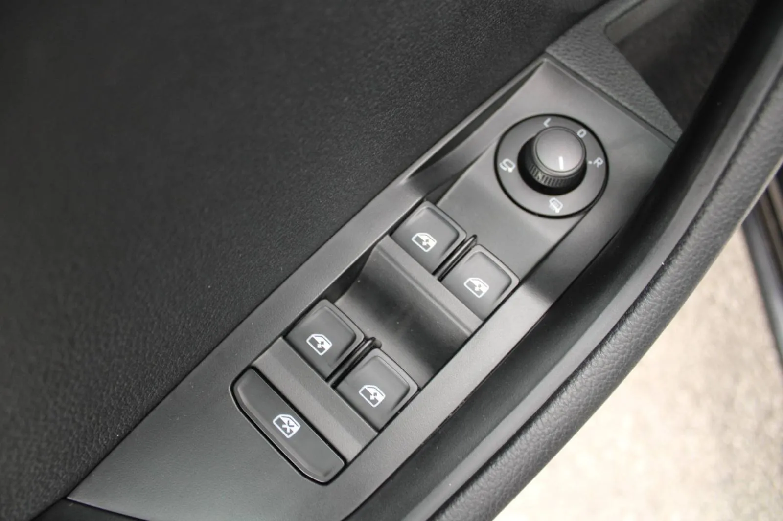 škoda superb 2.0 tdi dsg *led, navigacija, kamera* - slika 15