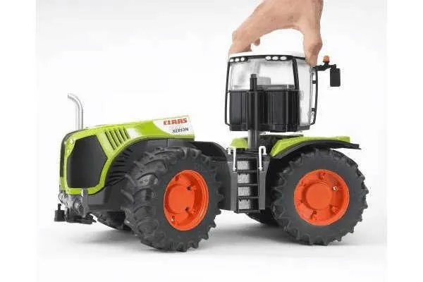 bruder traktor claas xerion 5000 - slika 3