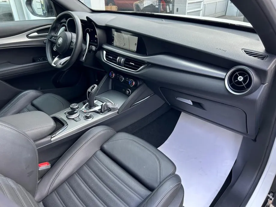 alfa romeo stelvio 2,2 jtd q4 veloce - 2025 - 19.000km - full - reg !! - slika 8