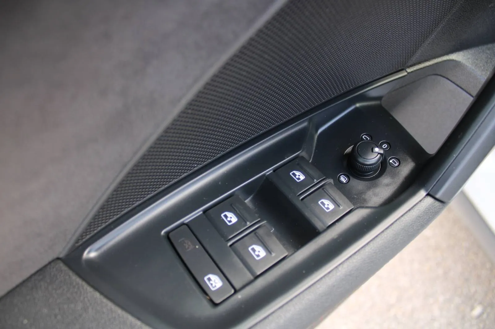 audi a3 35 tfsi s-tronic s-line *panorama, led, navigacija* - slika 23