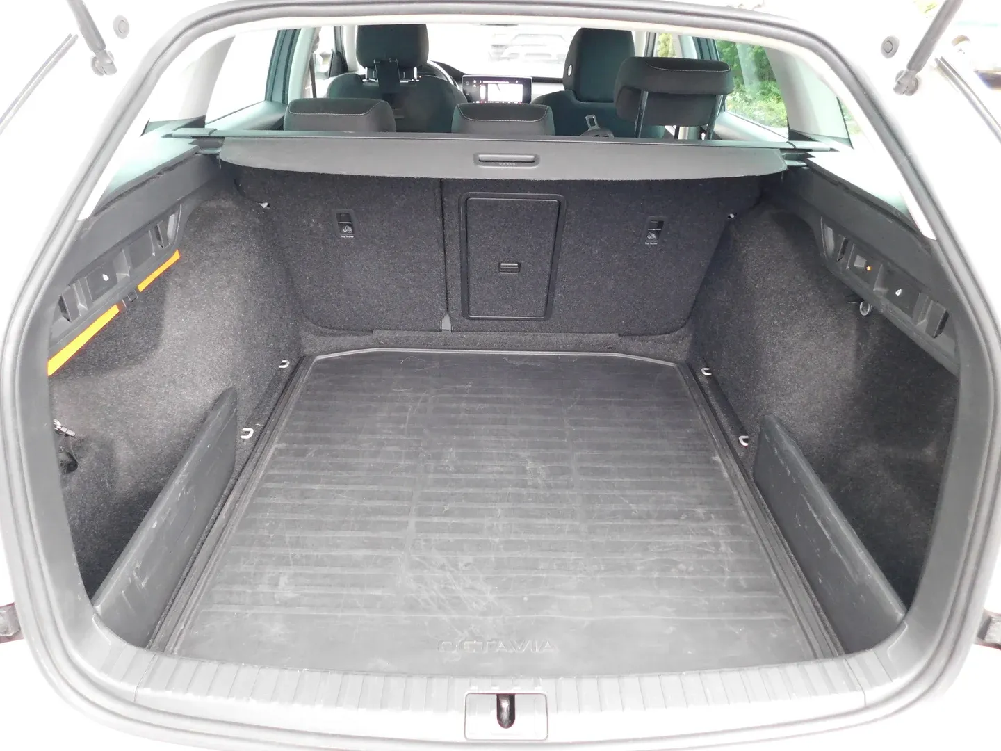 12906 škoda octavia combi ambition 2.0 tdi - slika 15