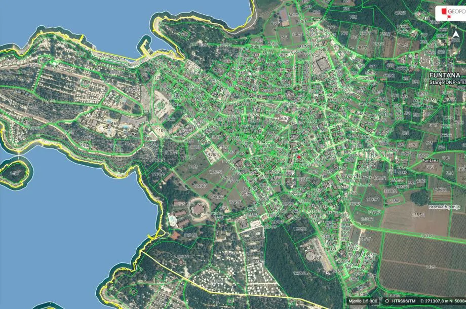 vila, funtana, sa bazenom, kraj mora - slika 20