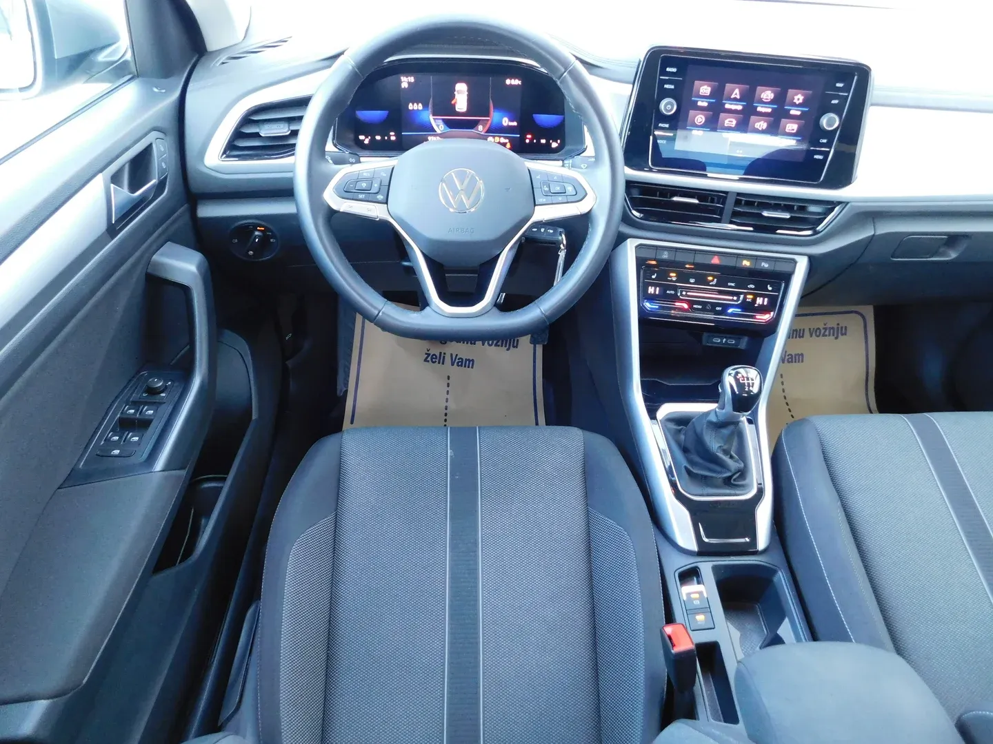 10216 volkswagen t-roc 1.0 tsi life - slika 8