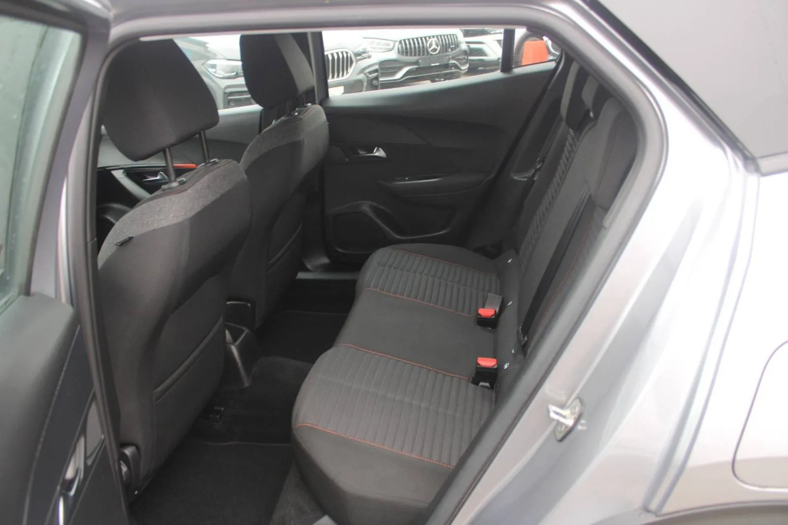 peugeot 2008 1.2 puretech automatik - slika 9