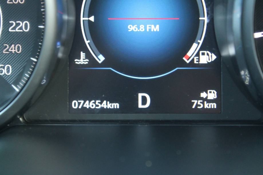 jaguar e pace 2.0d 180ks automatik r-dynamic 4x4 *navi,led,kamera* - slika 19