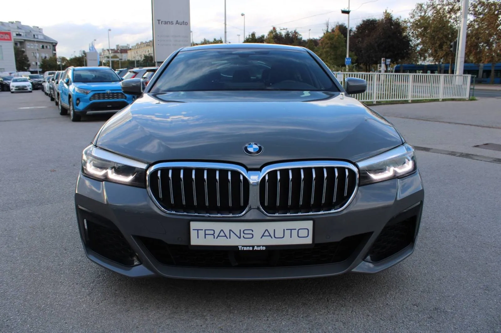 bmw serija 5 530d xdrive m-paket - slika 2