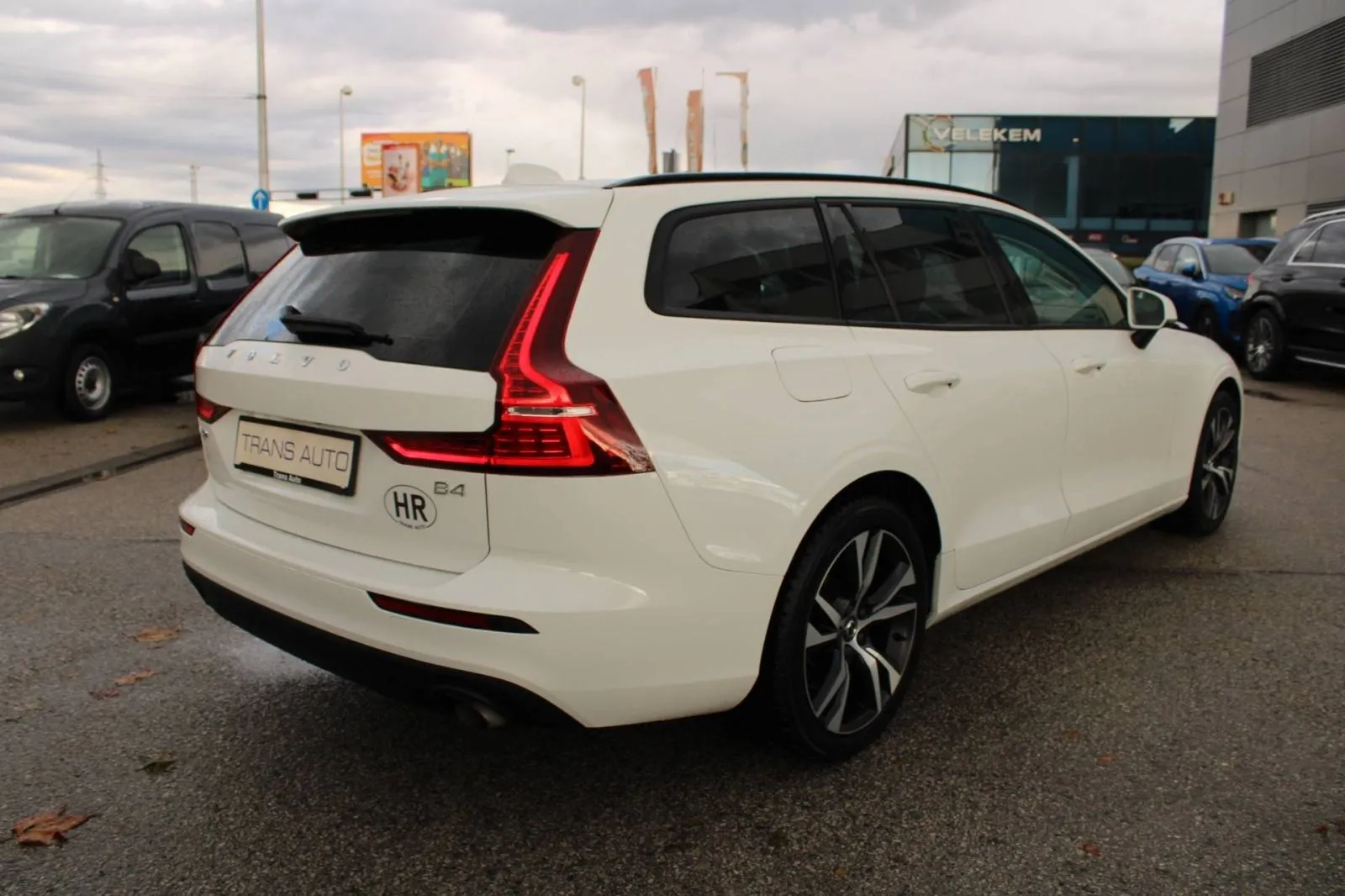 volvo v60 2.0d b4 automatik *led, navigacija, kamera* - slika 5