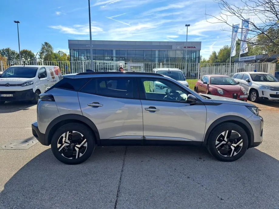peugeot 2008 allure 1,2 puretech 100 ks - slika 6