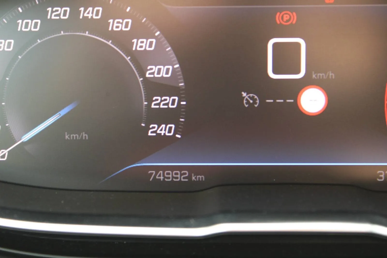 peugeot 3008 1.2 puretech allure *navigacija, led, kamera* - slika 26