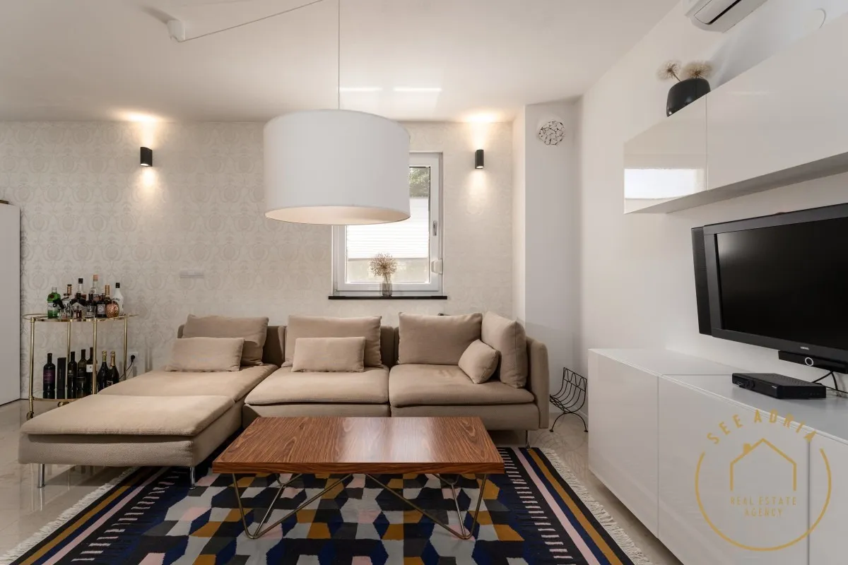 kuća sa apartmanima na odličnoj lokaciji - slika 16