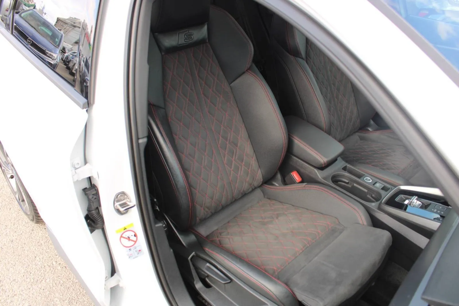 audi a3 35 tfsi s-tronic s-line *panorama, led, navigacija* - slika 16
