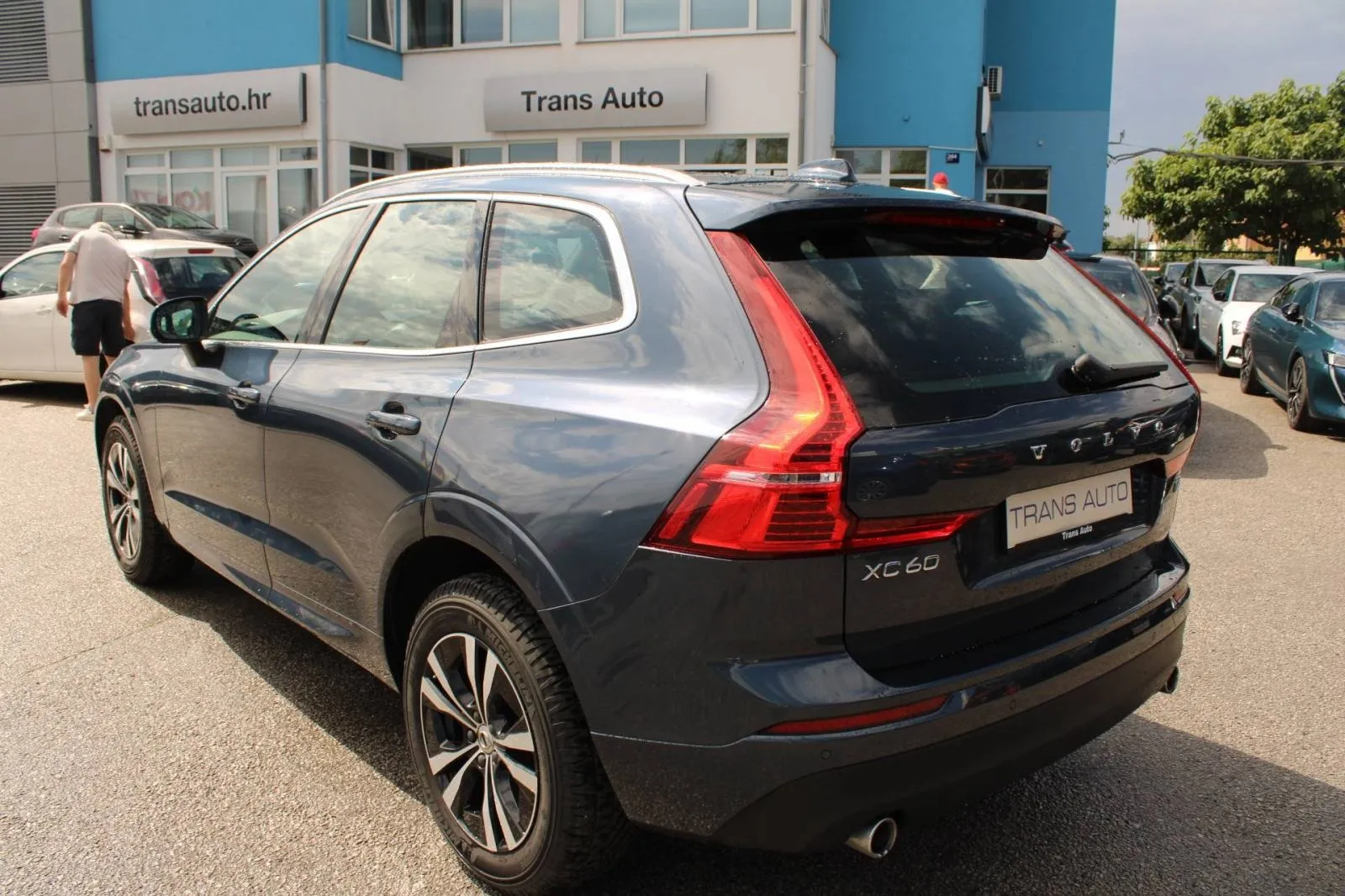 volvo xc60 2.0d automatik *led, navigacija, kamera* - slika 7