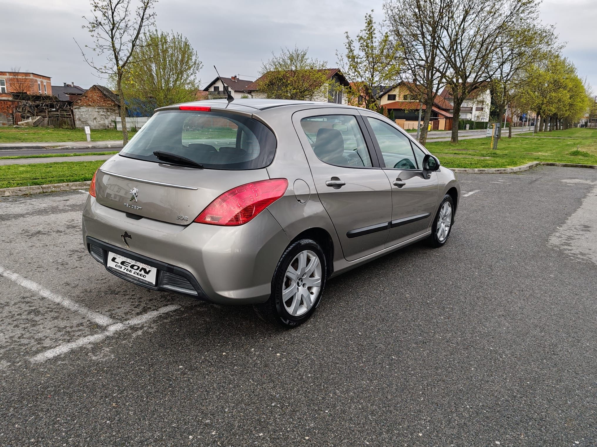 peugeot 308 1,6 hdi 275000 km , 2011, reg-02/26 - slika 6