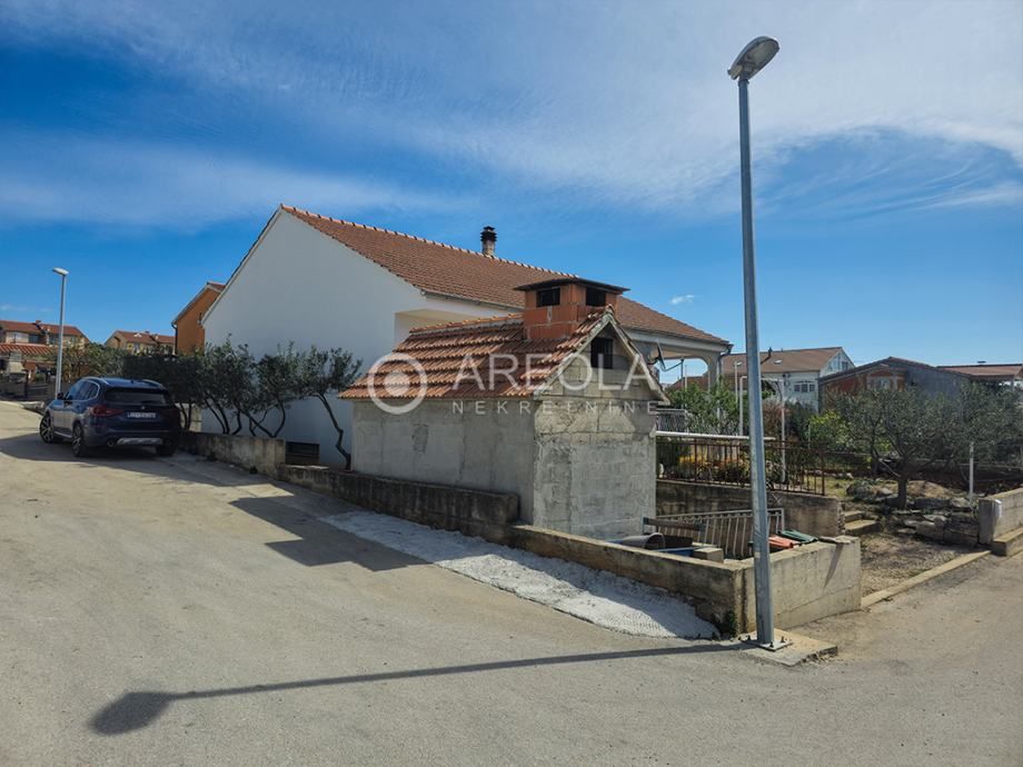 vodice - kuća s okućnicom! (prodaja) - slika 27