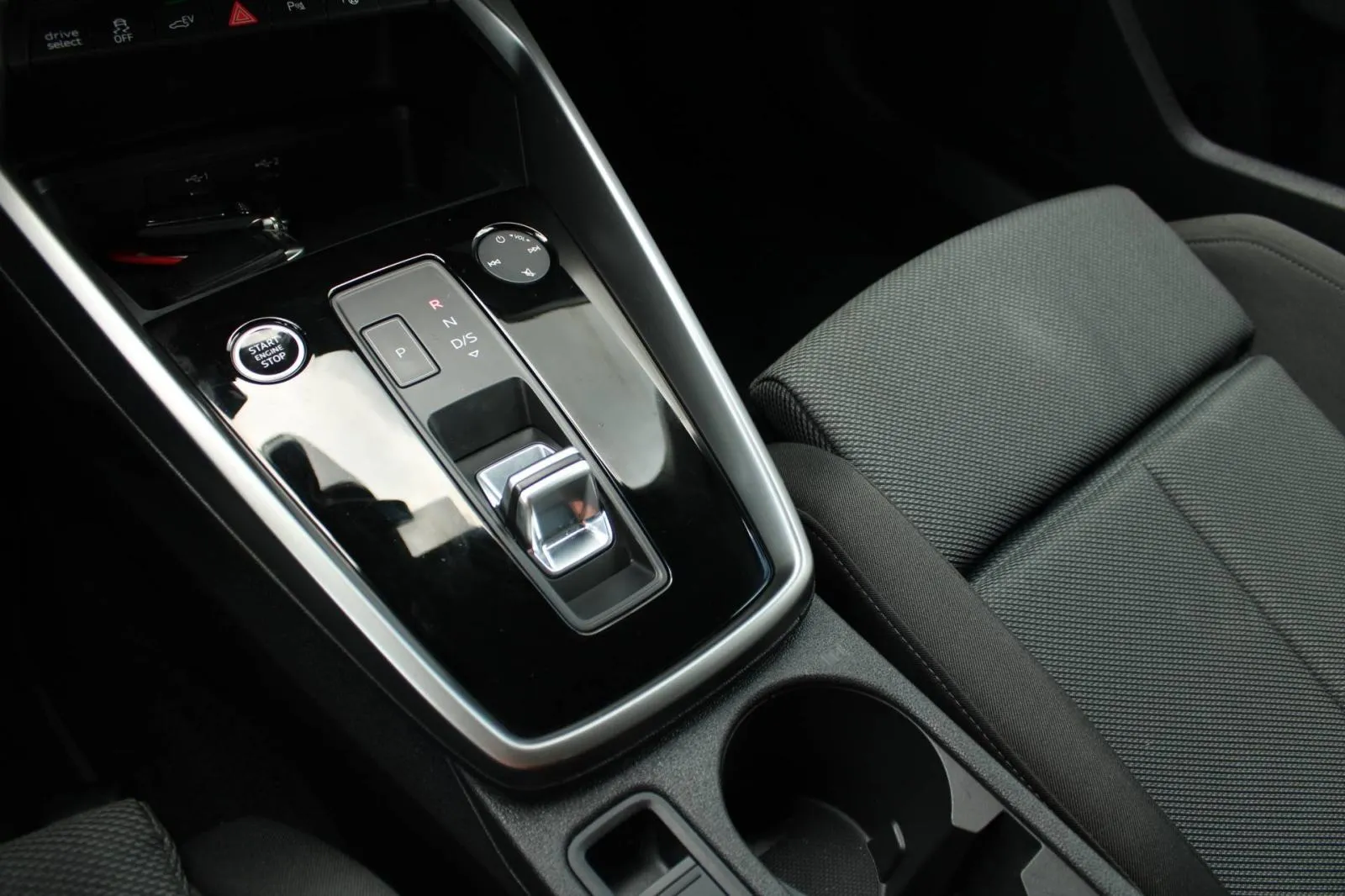 audi a3 45 tfsi e s-tronic s-line *virtual, led, navigacija* - slika 17