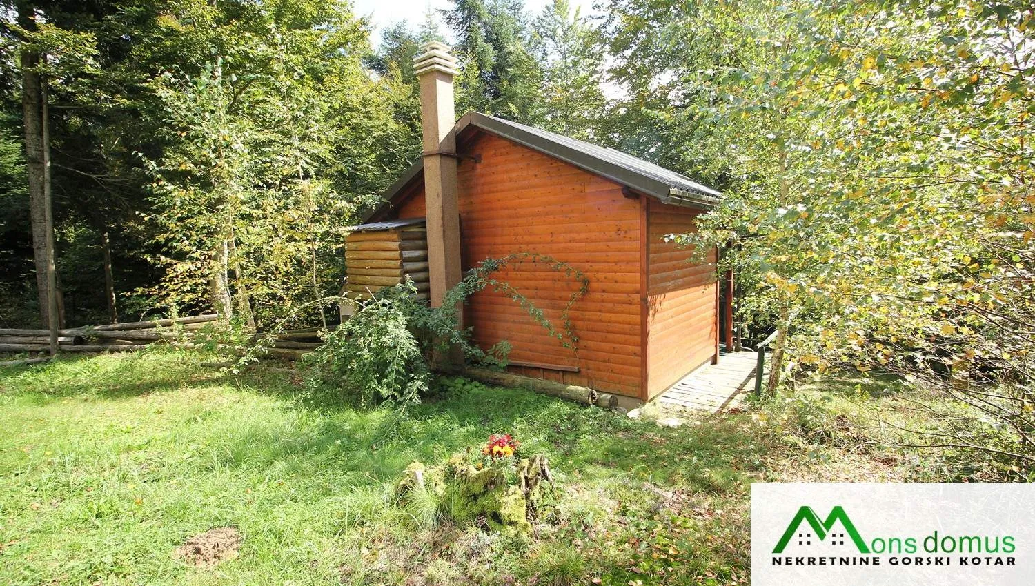 skrivena u šumi iznad lokvarskog jezera - slika 8