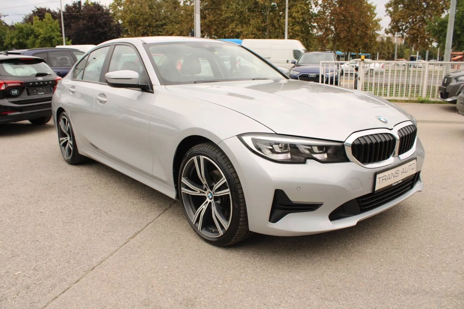 bmw serija 3 320d xdrive automatik *led, navigacija, harman kardon* - slika 3