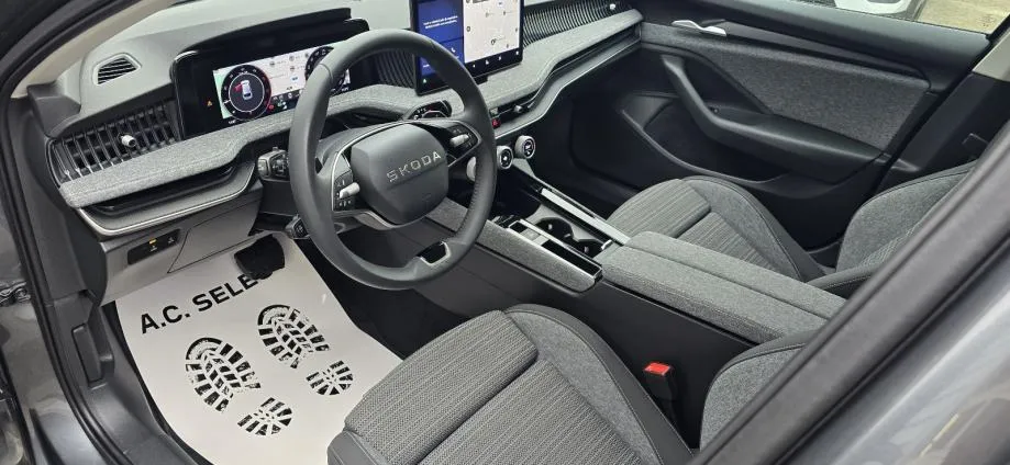 škoda superb combi 2,0 tdi dsg - 2025 - 15.000km - novo - reg 1 god !! - slika 7