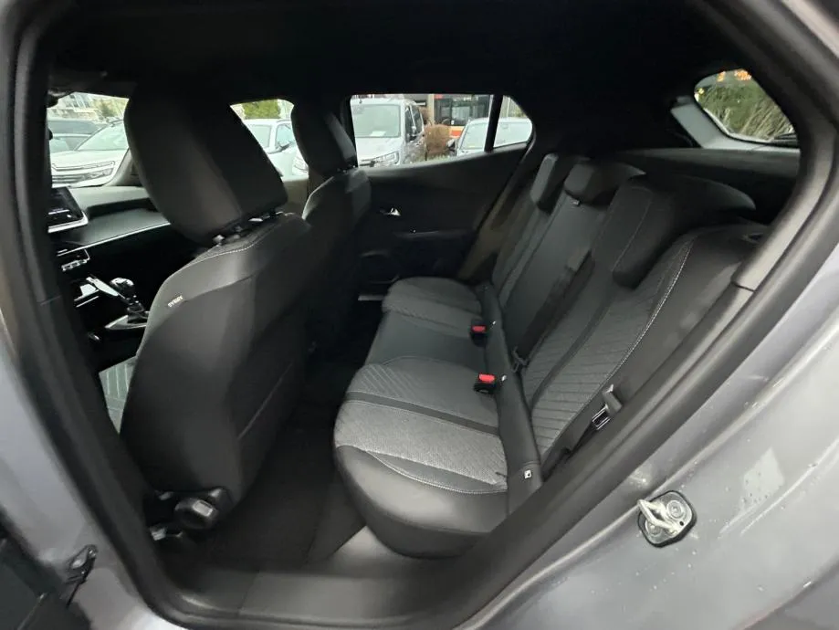 peugeot 2008 allure puretech 100 - slika 13
