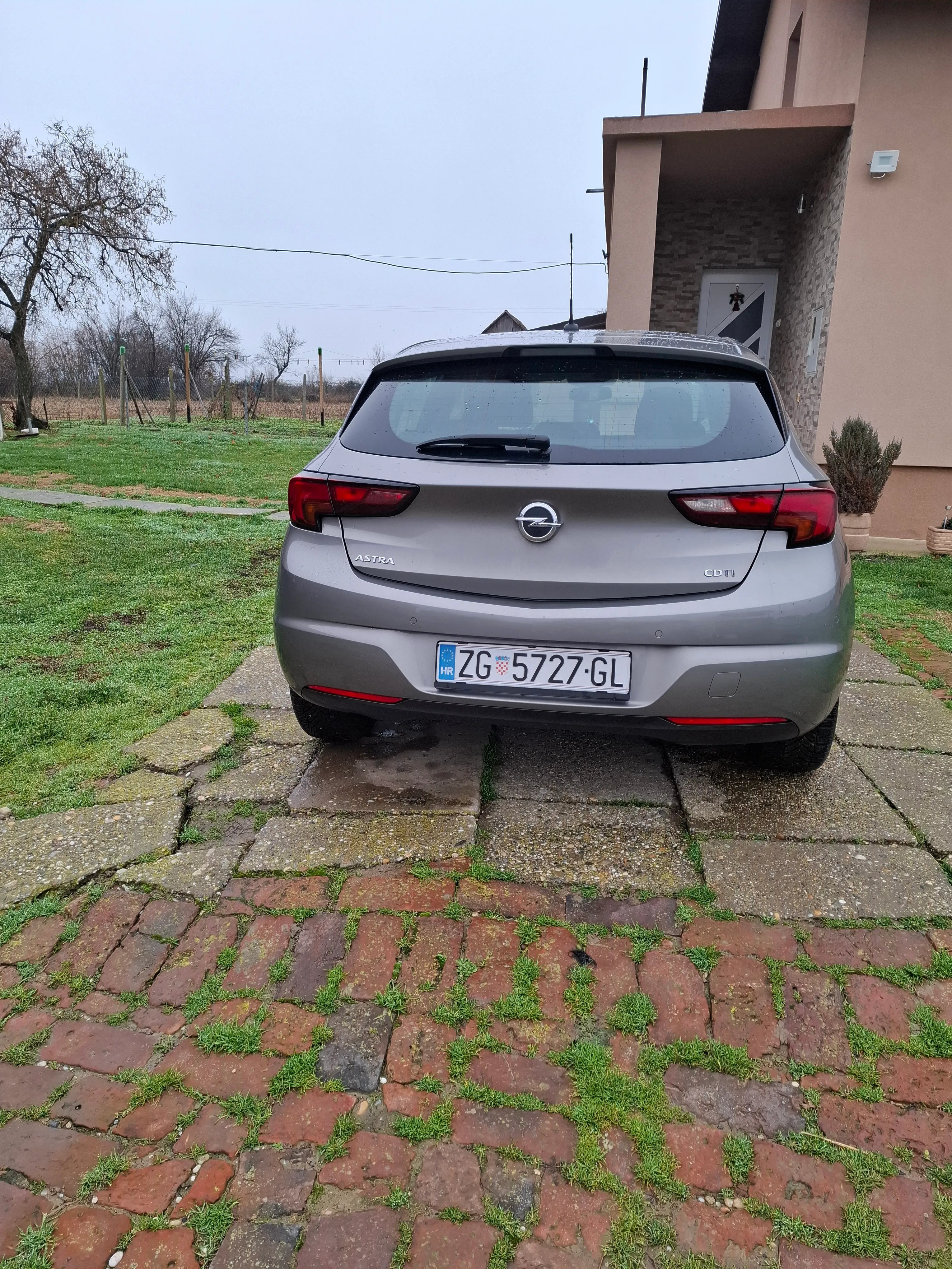 opel astra 1.6 cdti - pali, vozi i ne traži ništa - slika 2