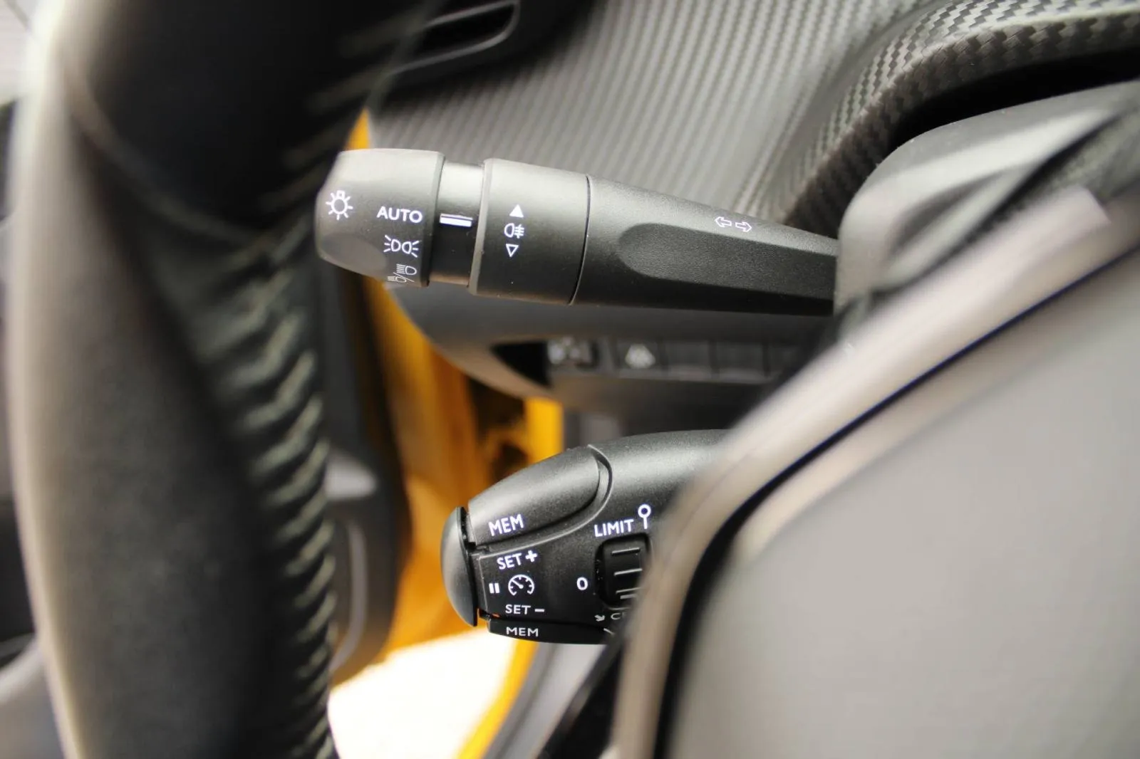 peugeot 208 1.2 puretech *led, navigacija* - slika 19