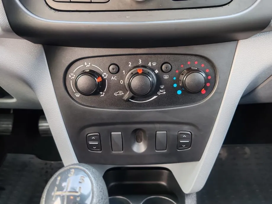 dacia sandero 0,9 tce 90,2015 g,66000 km, kartice24/36 rata - slika 12
