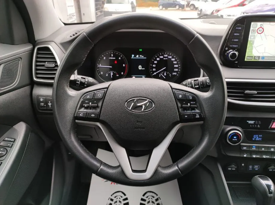 hyundai tucson 1,6 crdi - hybrid - 120.000km - kamera - navi - reg ! - slika 8
