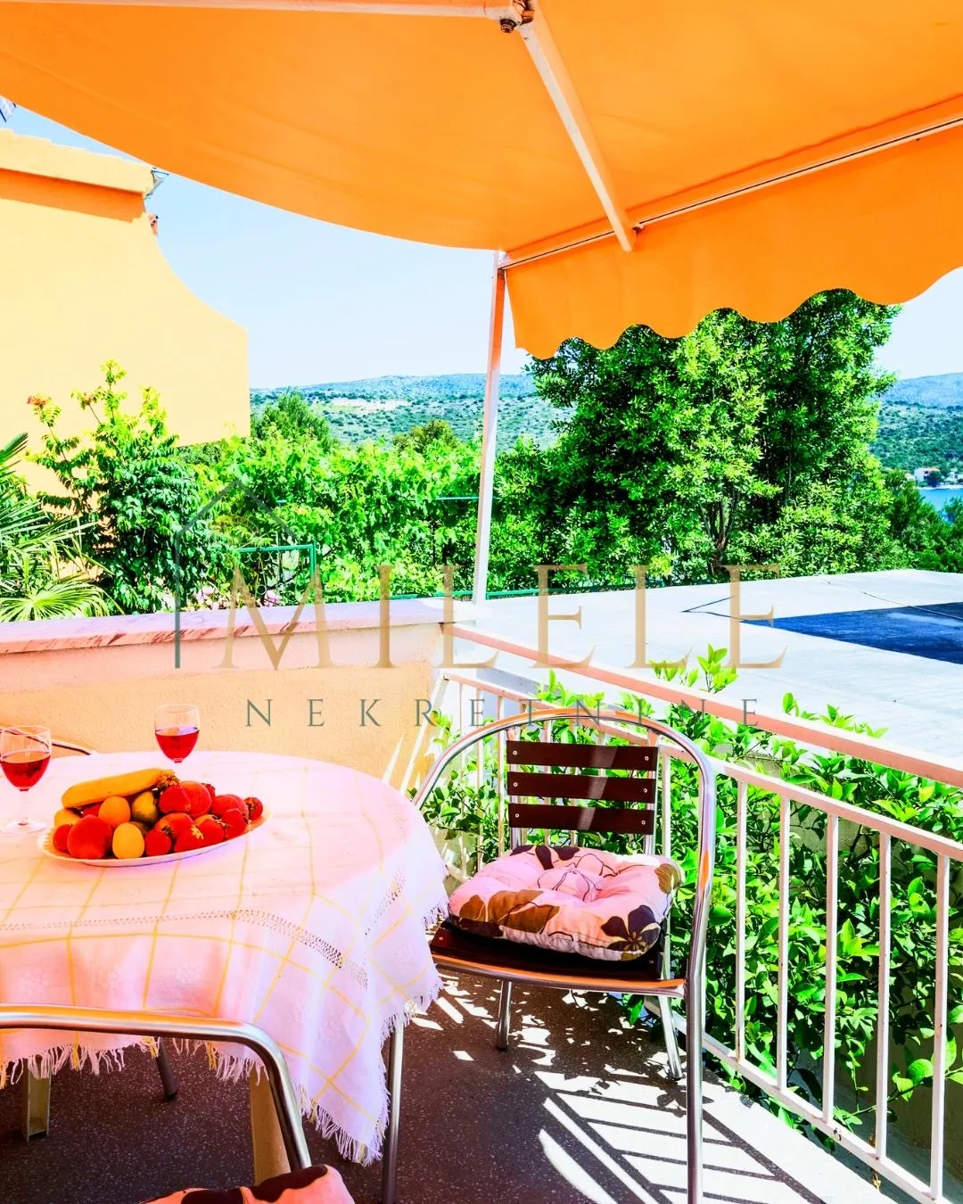 kuća sa 3 apartmana rogoznica - slika 8