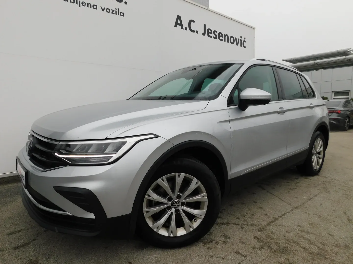 11637 volkswagen tiguan 2.0 tdi dsg life - slika 7