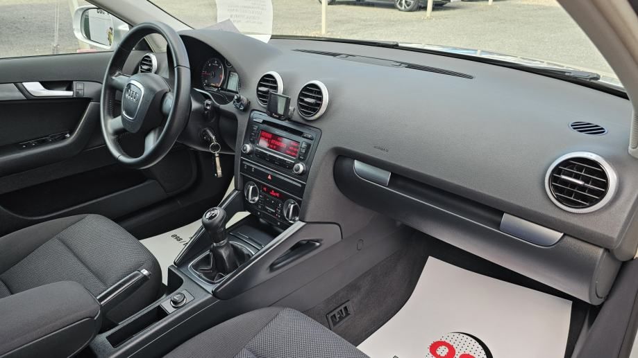 audi a3 sb 1,6 tdi,climatronic,tempomat,alu,abs,servo,reg.-9/2025 - slika 18