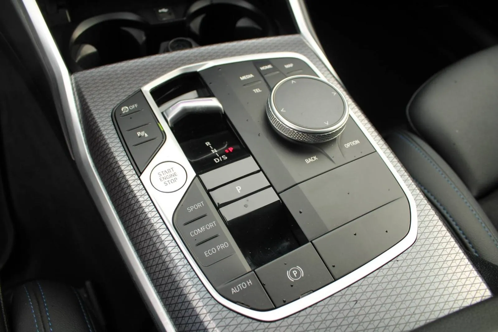 bmw serija 3 touring 320d xdrive m paket *head up, led, kamera* - slika 19