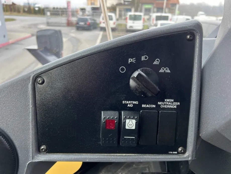 utovarivač cat 914g - slika 15