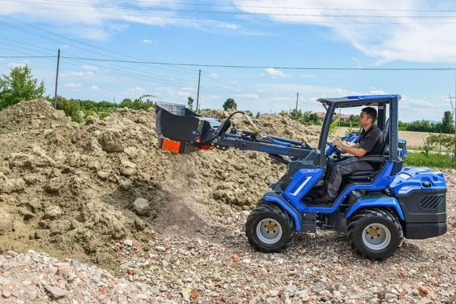utovarivač multione 8.4 sa teleskopom i pogonom 4 x 4 - slika 10
