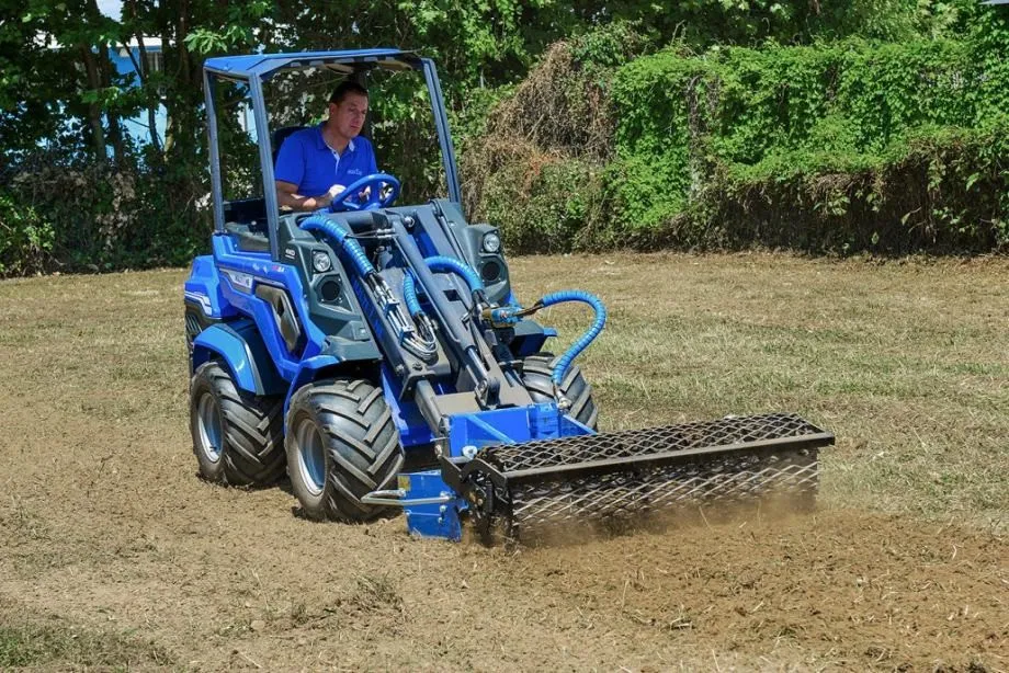 utovarivač multione 8.4 sa teleskopom i pogonom 4 x 4 - slika 11