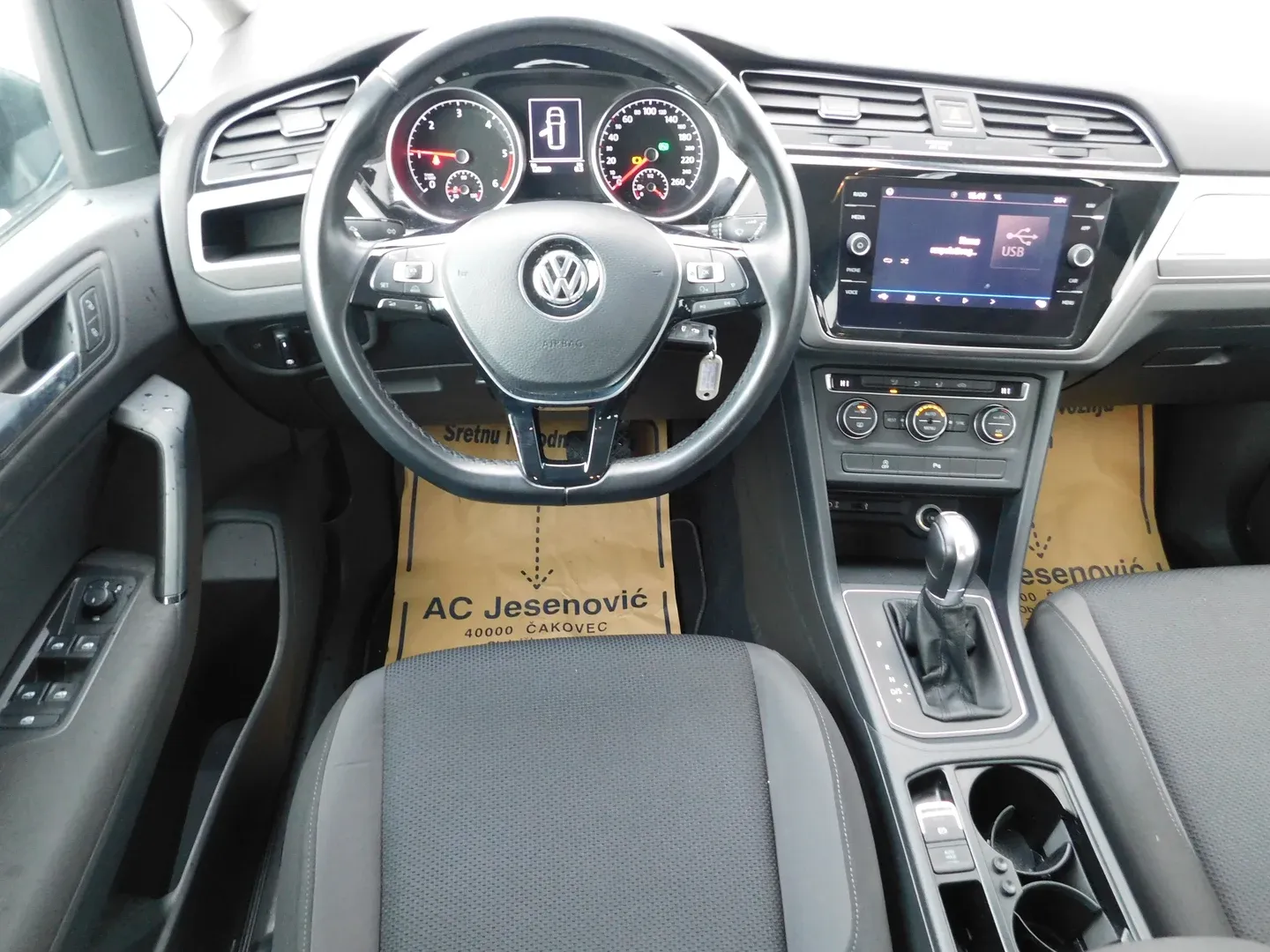 09292 volkswagen touran 1.6 tdi dsg trendline - slika 9