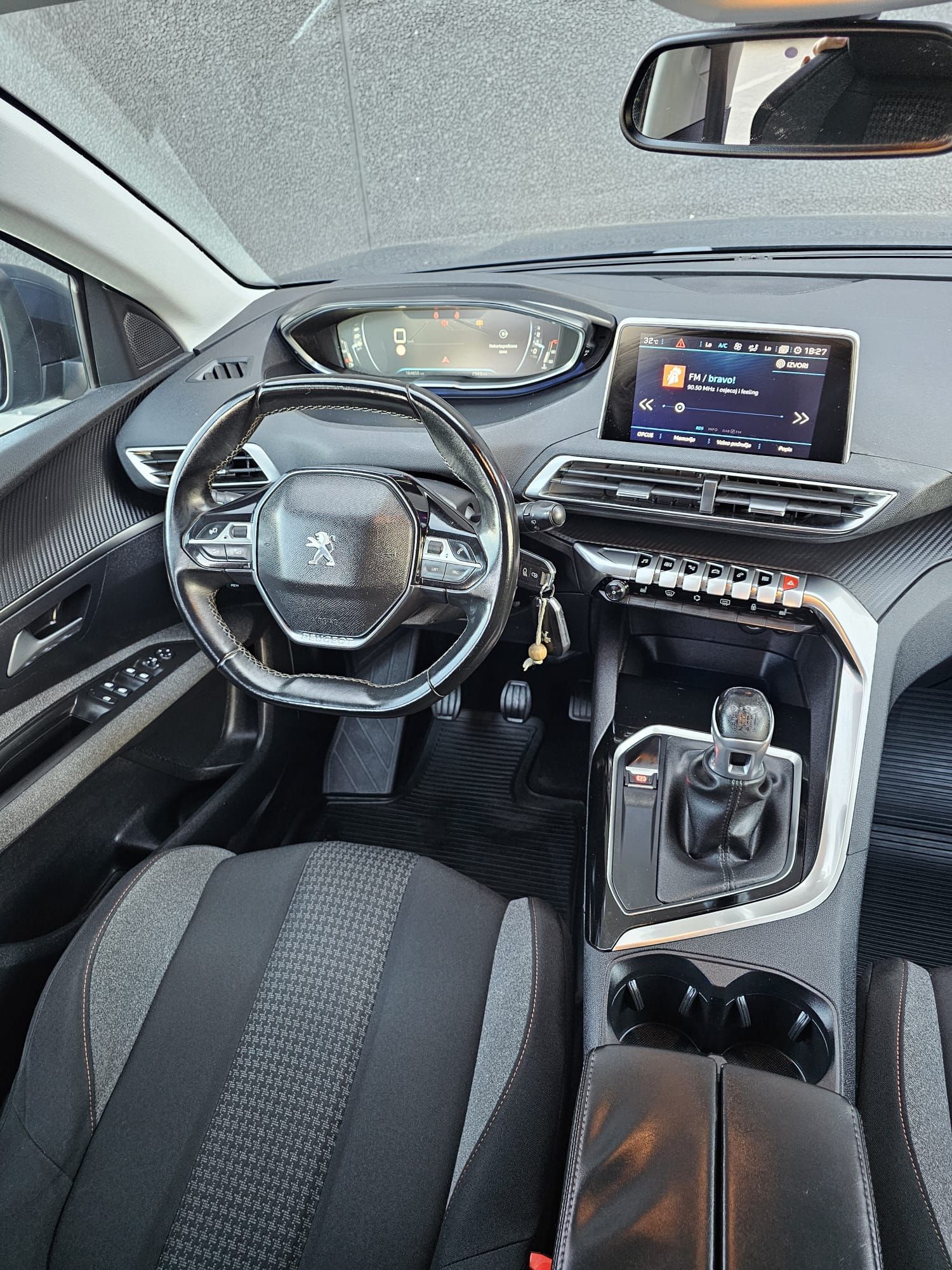 peugeot 3008 1,2 , 164000 km 2017g. - slika 9