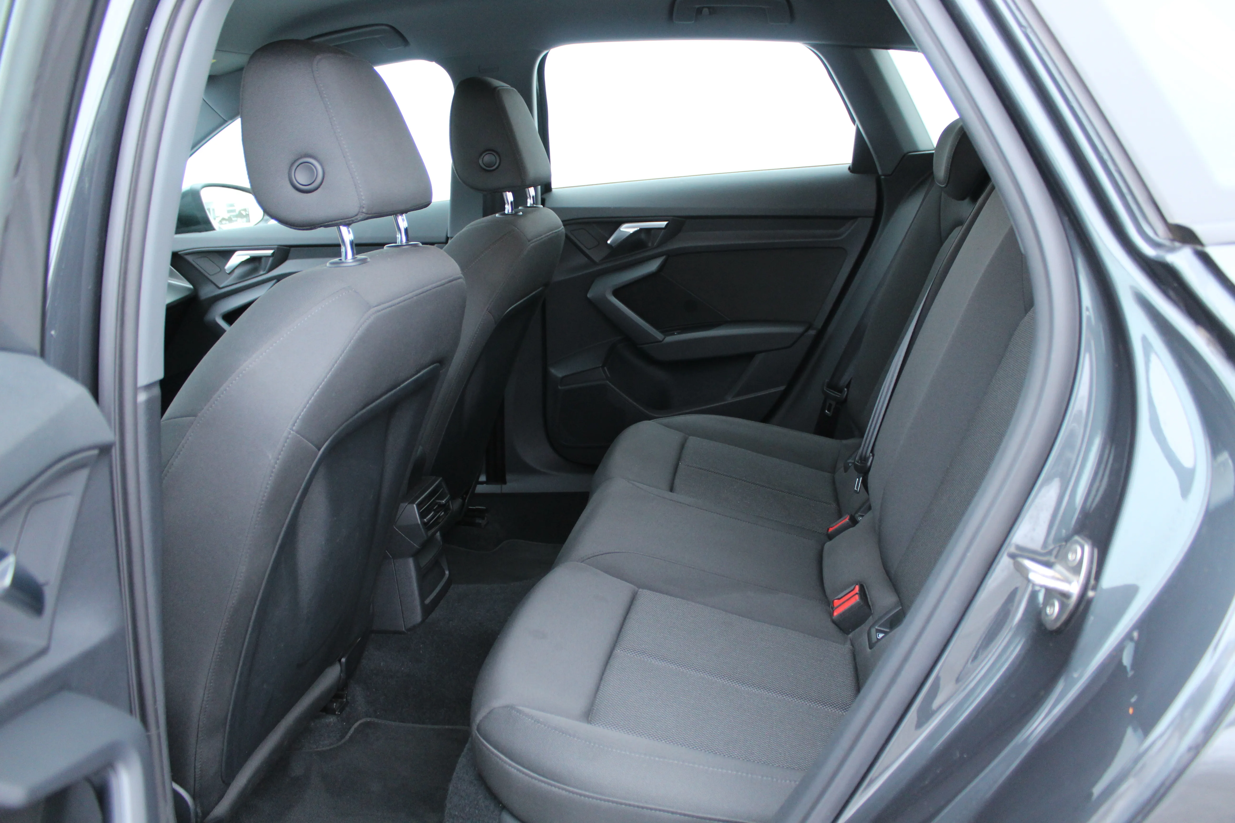 12976 audi a3 sb 30tdi s tr advanced - slika 9