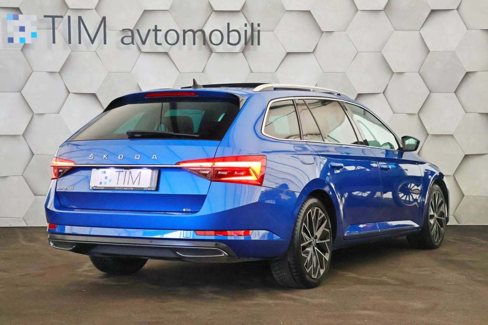 škoda superb combi 2.0tdi dsg l-k 150km matrix virtual pano - slika 3