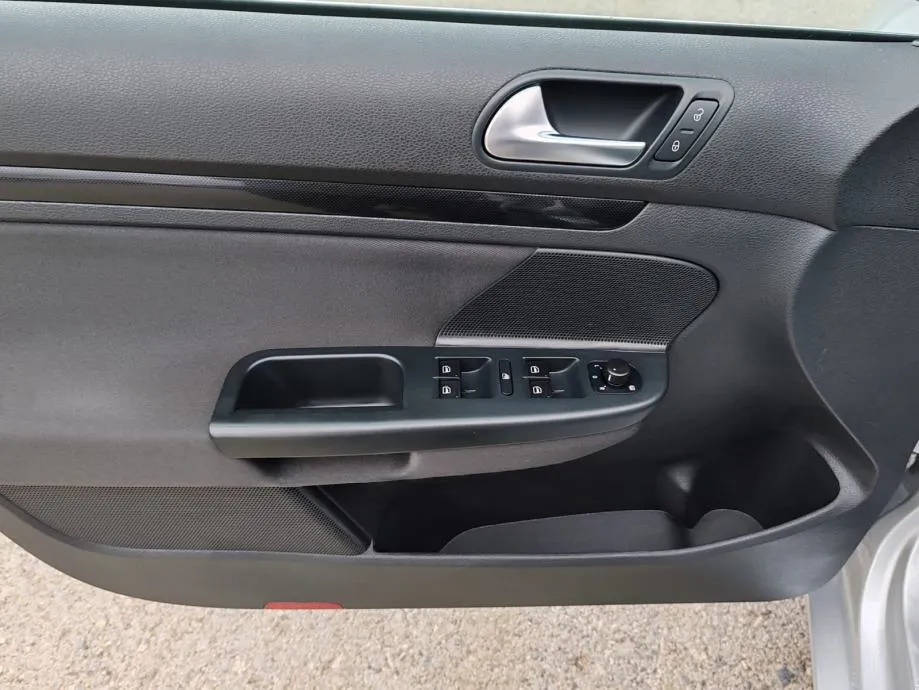 vw golf 6 variant 2,0 tdi, 2011g. 217000 km, kartice 24/36 rata - slika 12
