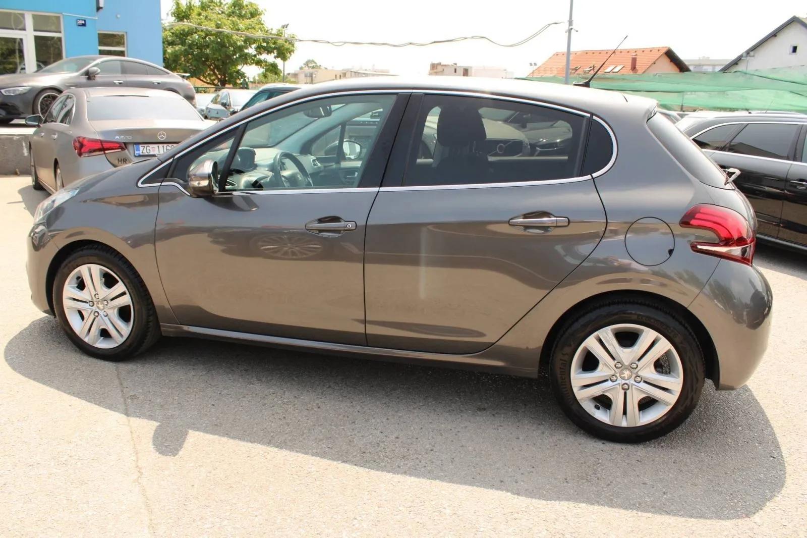 peugeot 208 1.5 hdi allure *navigacija* - slika 14
