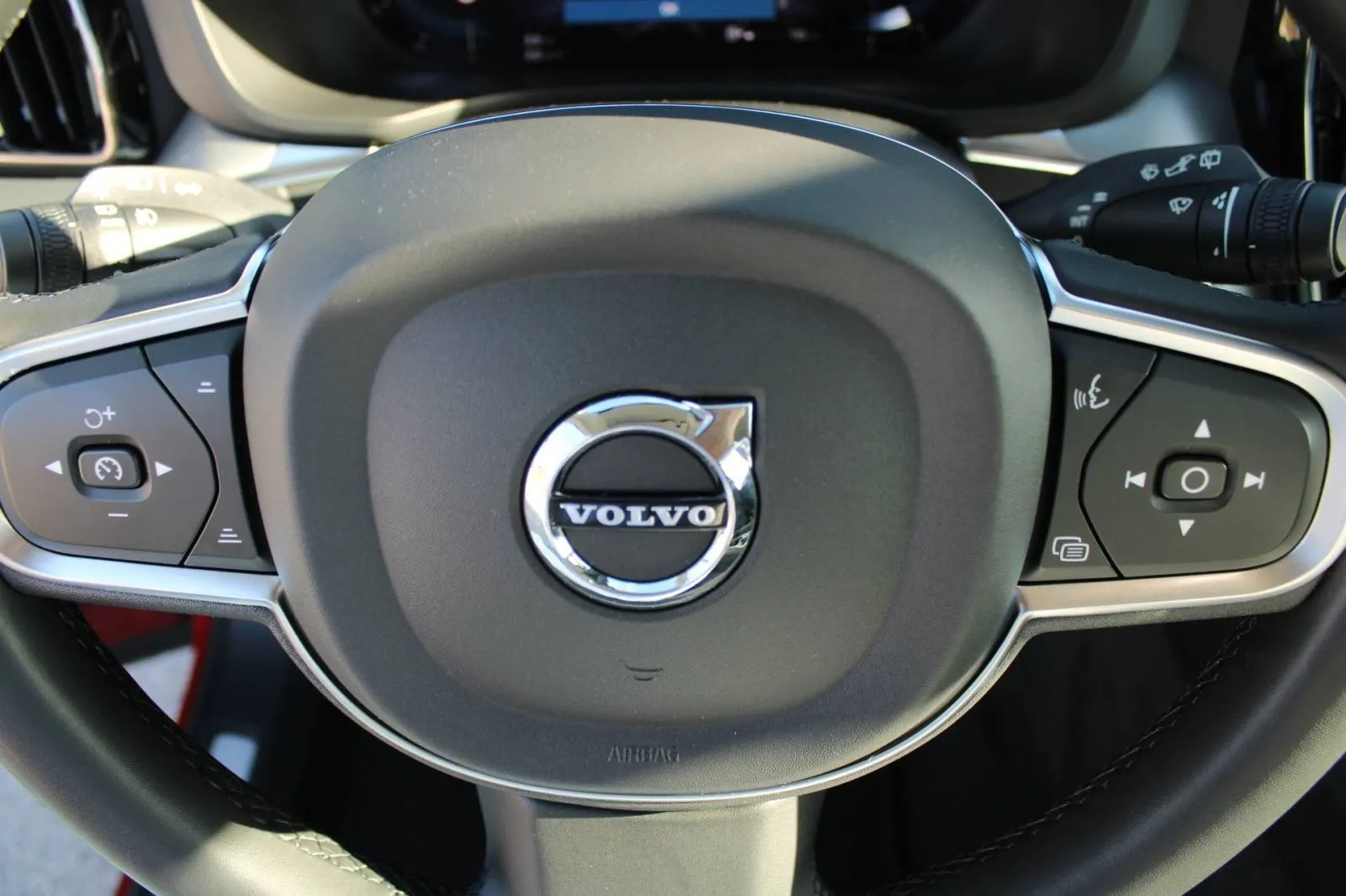 volvo xc60 b4 2.0d automatik *led, navigacija, kamera* - slika 14