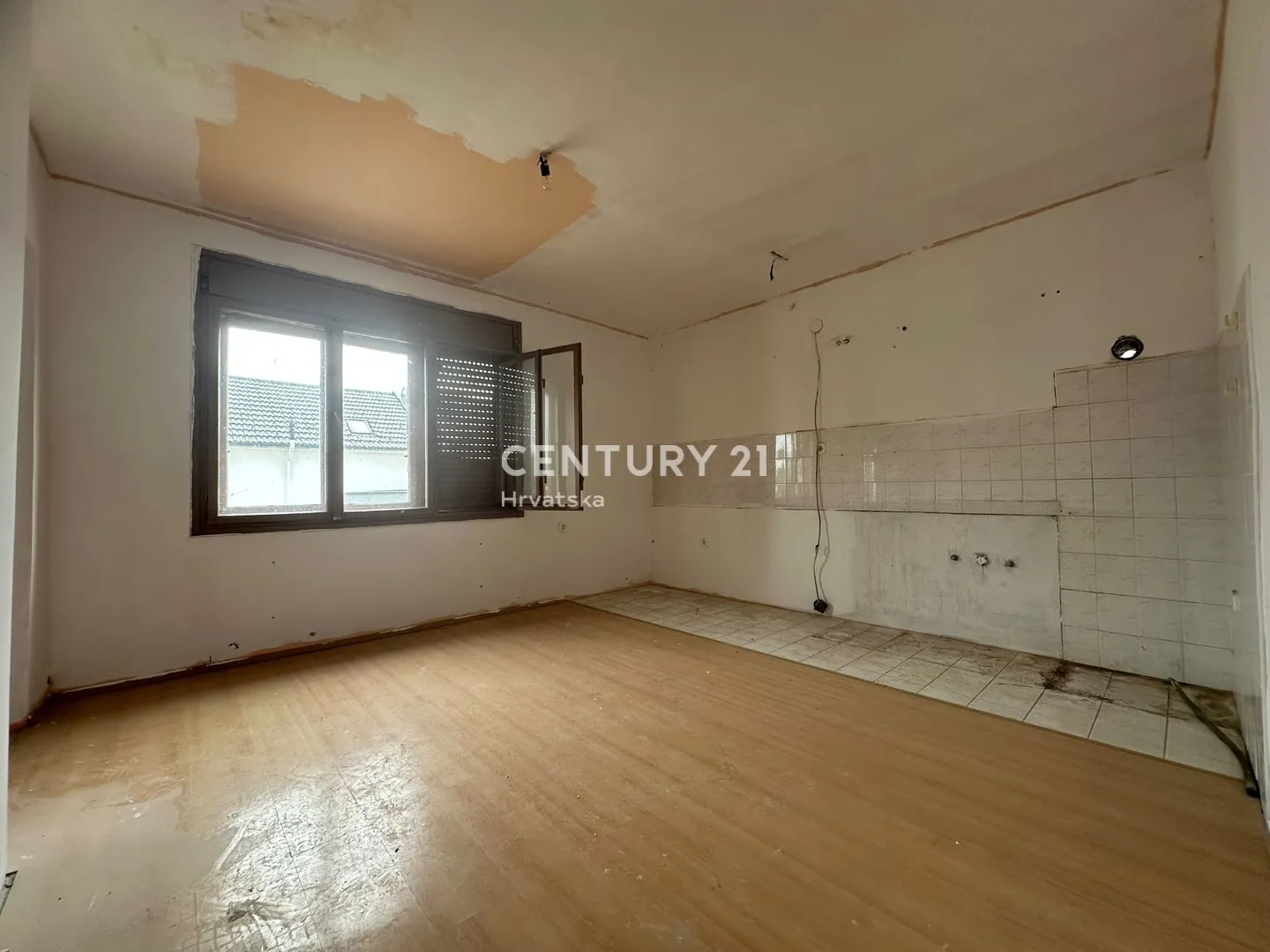 prodaja kuće u strahonincu – 180 m², velika parcela, uredni papiri - slika 10