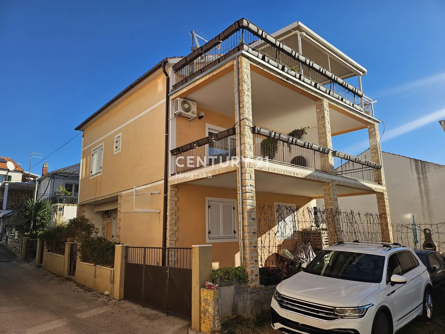 prodaja kuća u centru vodica (5 apartmana) – 278 m² - slika 3