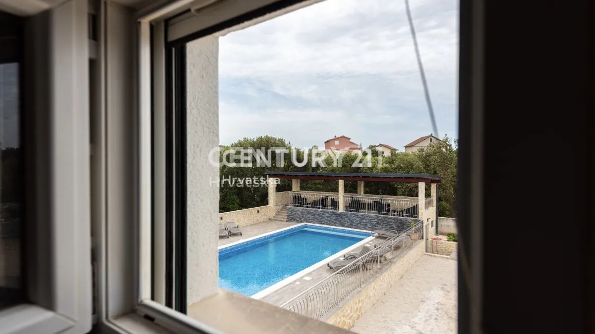 apartmanska kuća sa bazenom -vinišće-prodaja - slika 32