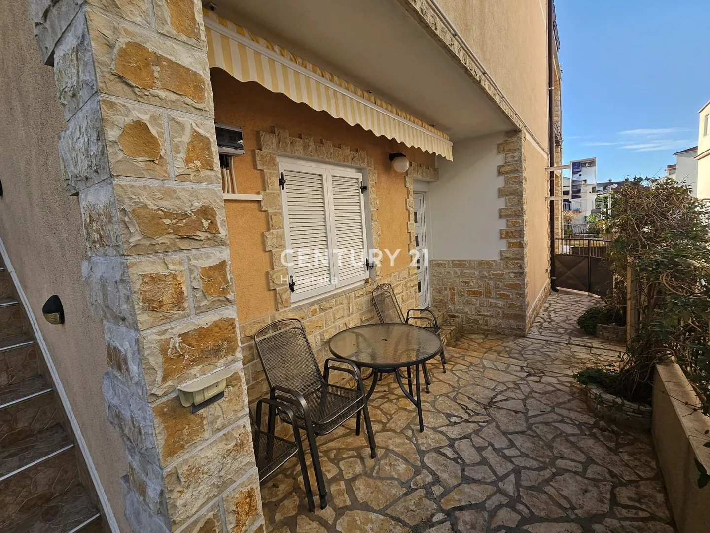 prodaja kuća u centru vodica (5 apartmana) – 278 m² - slika 13